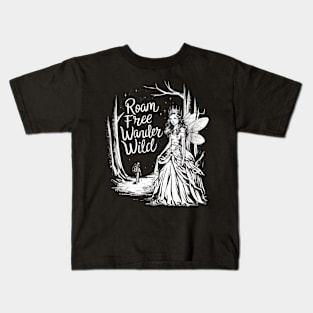 Wilderness Wanderlust design – Roam Free, Wander Wild" Kids T-Shirt